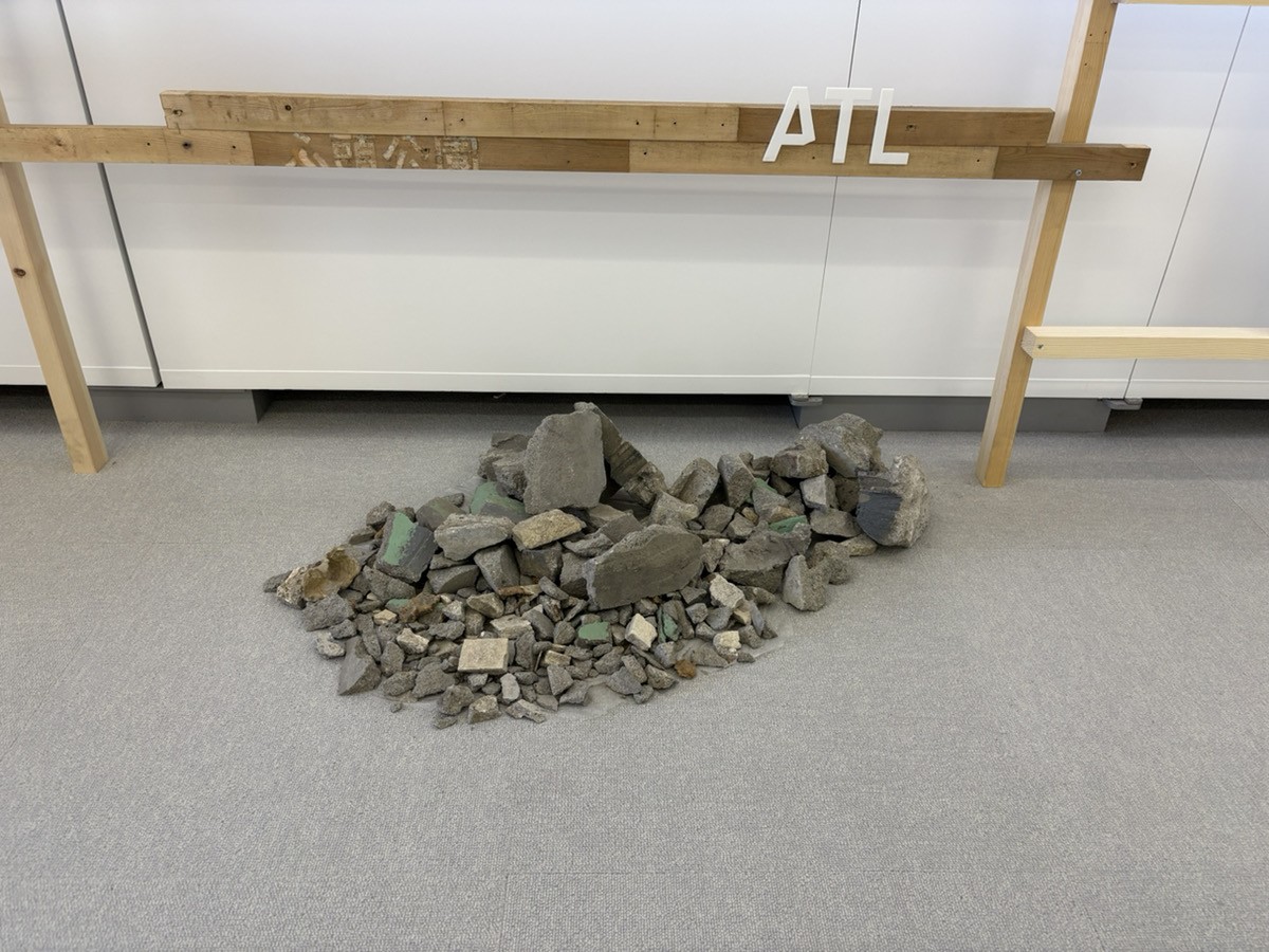 会場内に展示されたコンクリートガラ